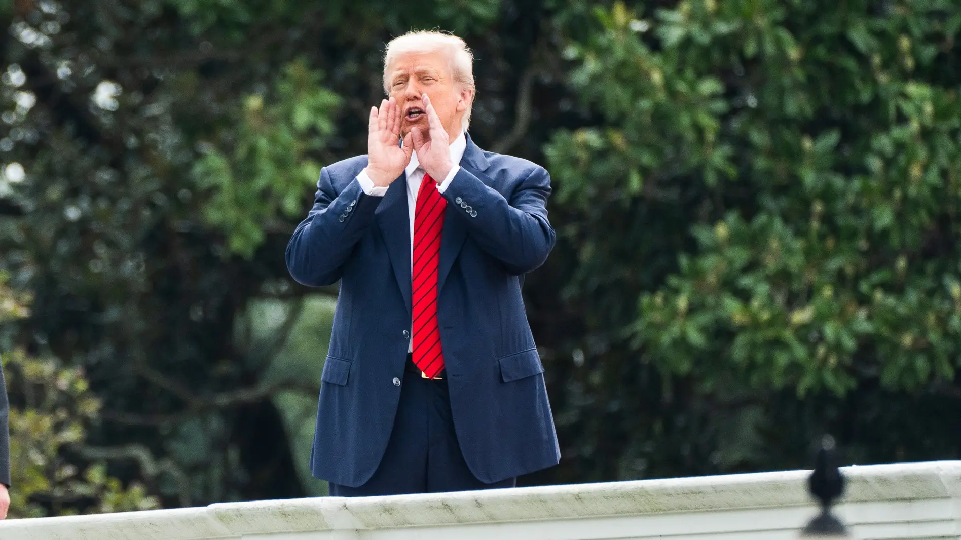 Donald Trump ‘takes a little walk’ on White House roof and people are seriously confused