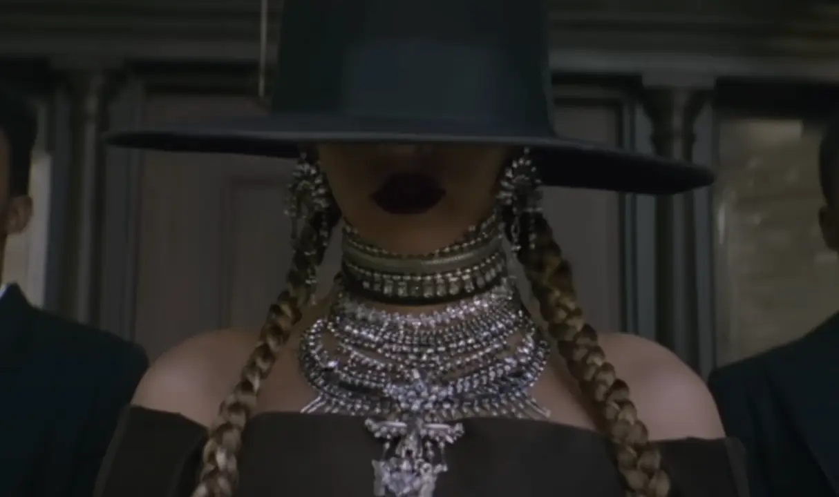 Fans likened the incoming First Lady's ensemble to Beyoncé's 'Formation' outfit (Parkwood Entertainment)