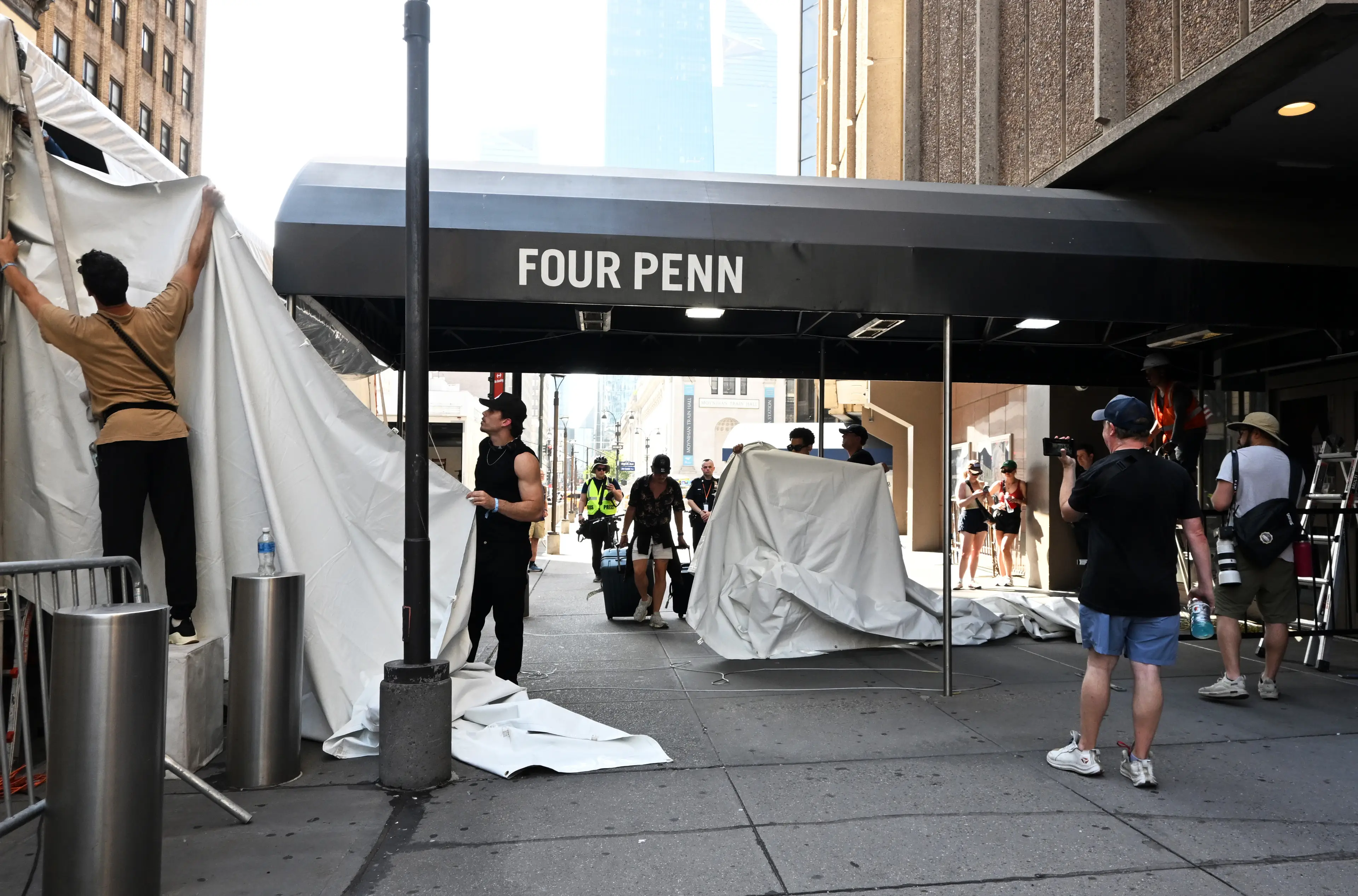 The couple will reportedly host over 1,000 guests at Madison Square Garden today (Andrea Renault/Star Max/GC Images)