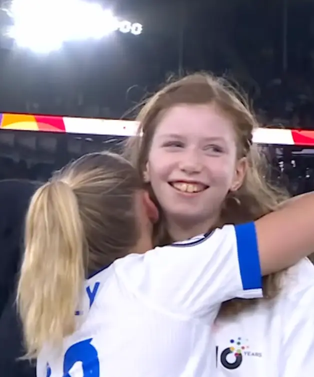 England's Chloe Kelly offered Greta, 12, a big hug during the trophy ceremony (Instagram/@uefa_official)