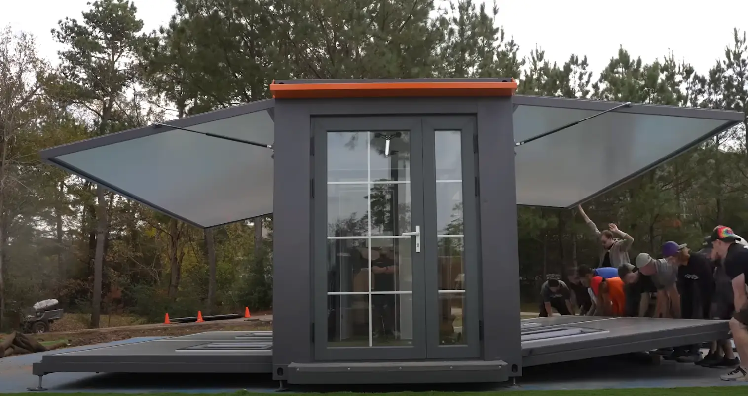 The house had to be unfolded (YouTube/Unspeakable)