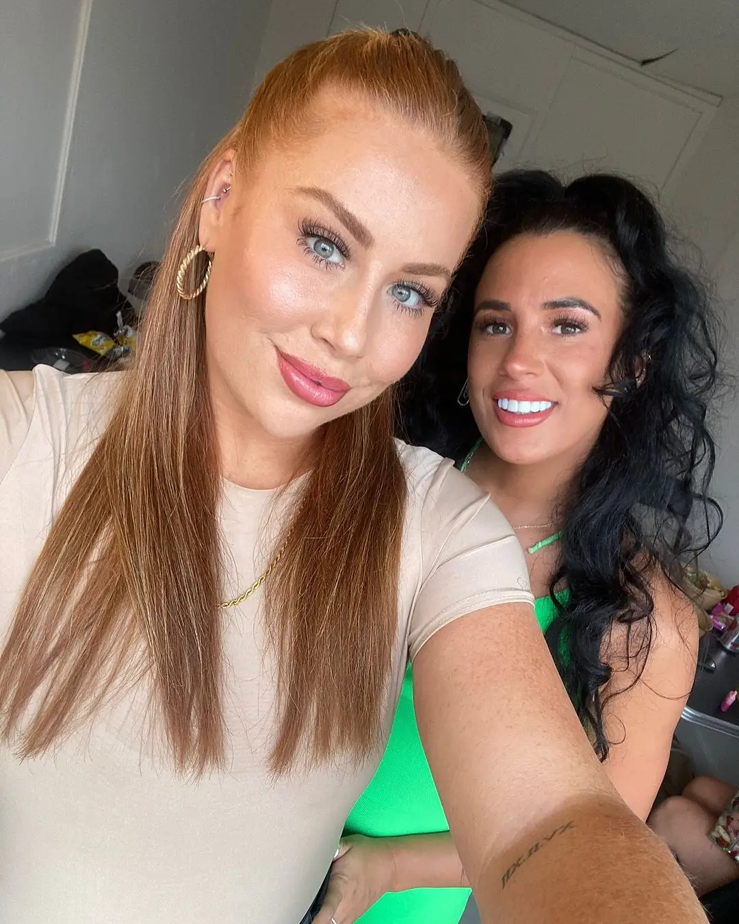 Hannah and Rochelle weren't in the group photo dump (Instagram/@polly_sellman)