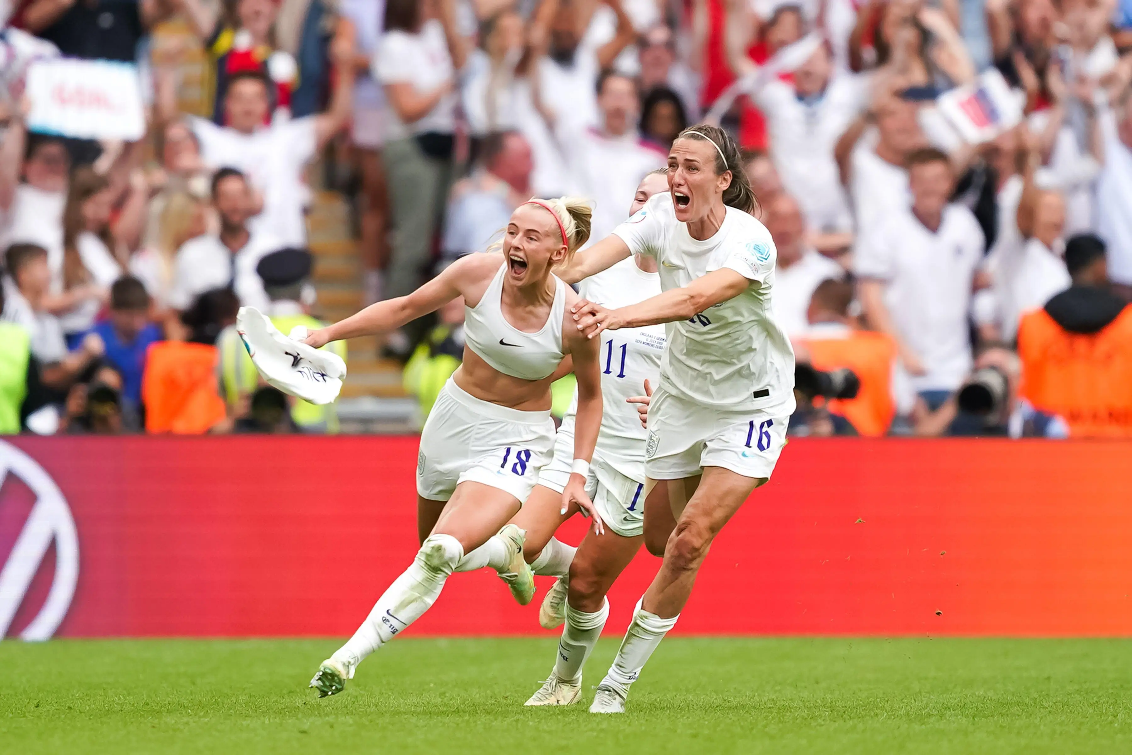 Women have praised the footballer on social media.