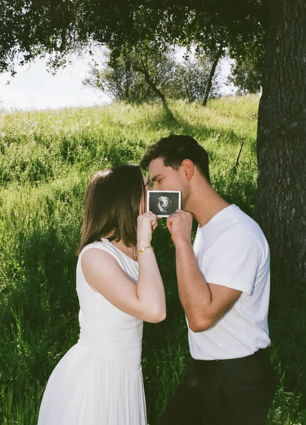 The couple shared the news of their pregnancy on social media last night (Instagram/@taylorlautner/@taylautner))