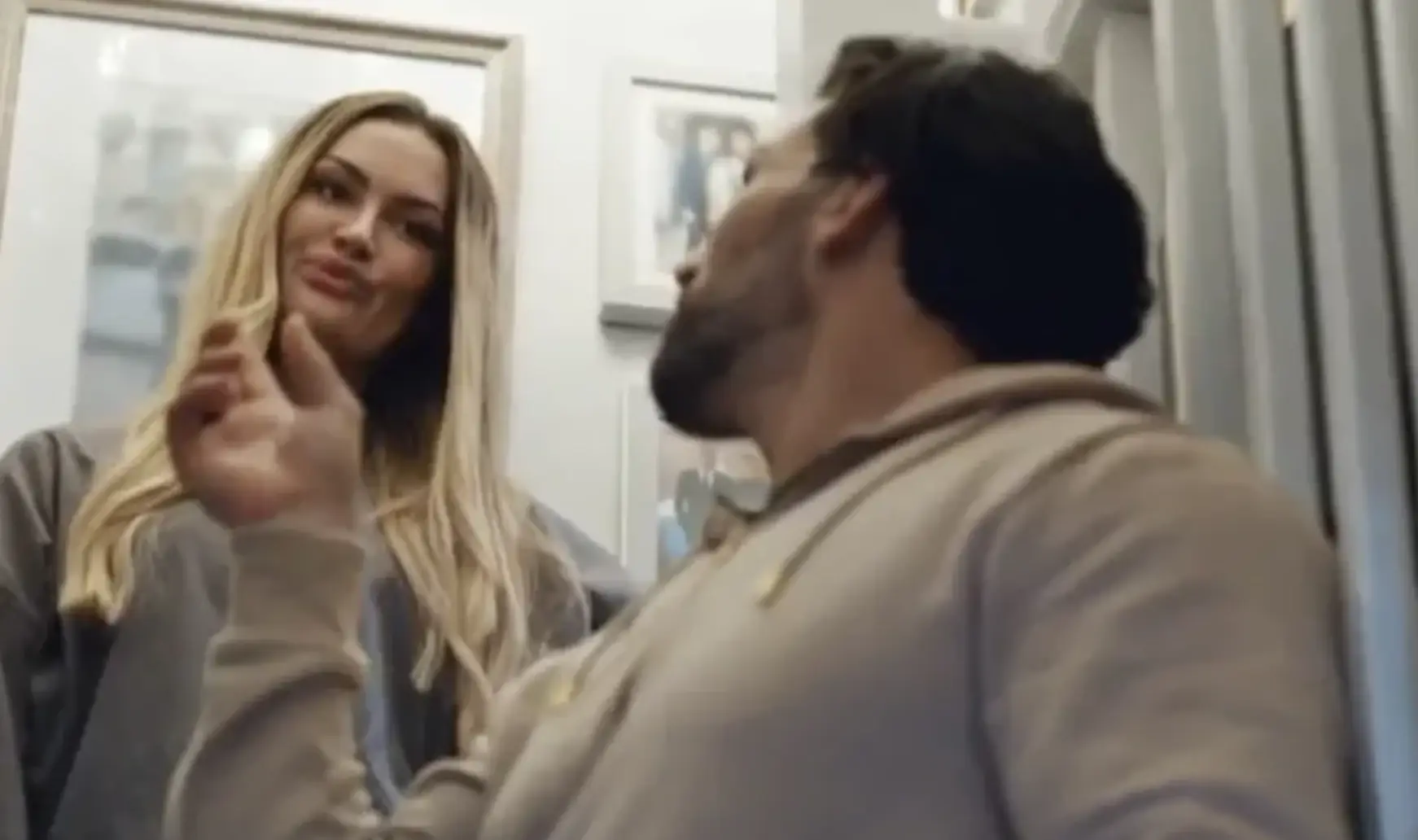 Luke said Amy looked 'bloated' in an old photo (Channel 4)