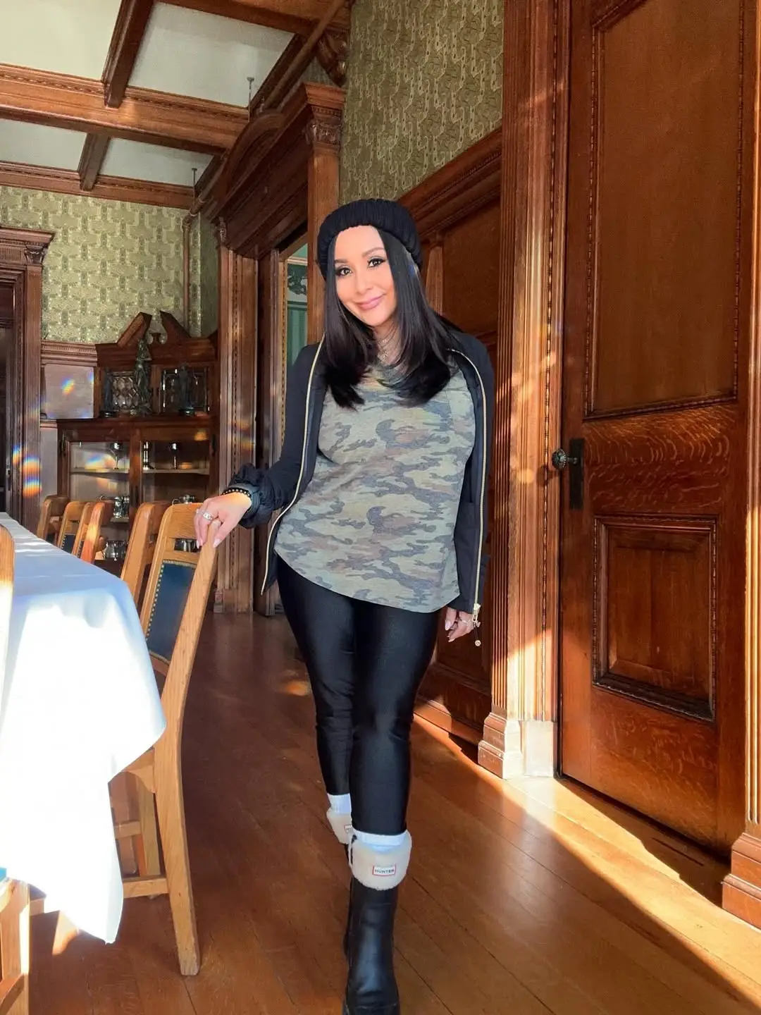 The mum-of-three announced that she was to have a 'scary' hysterectomy (Instagram/@snooki)