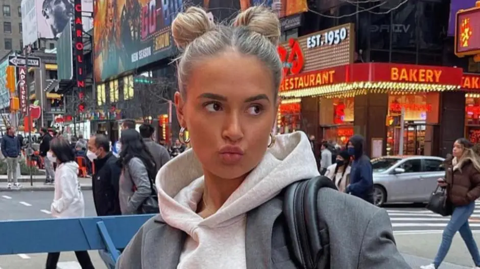 Instagram - mollymaehague