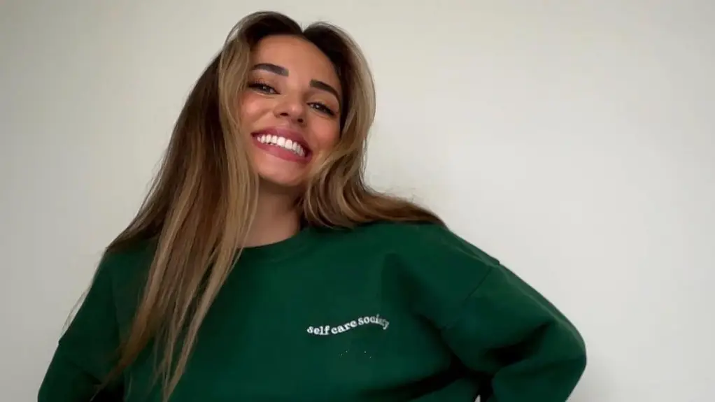 Instagram @georgiahassarati