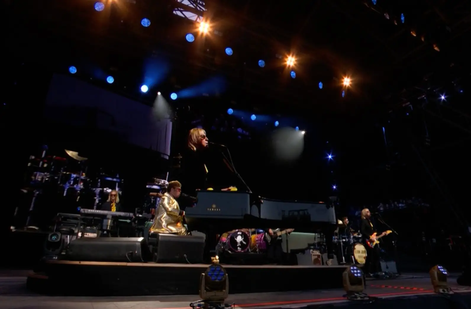 Elton John welcomed four surprise guests for his set.