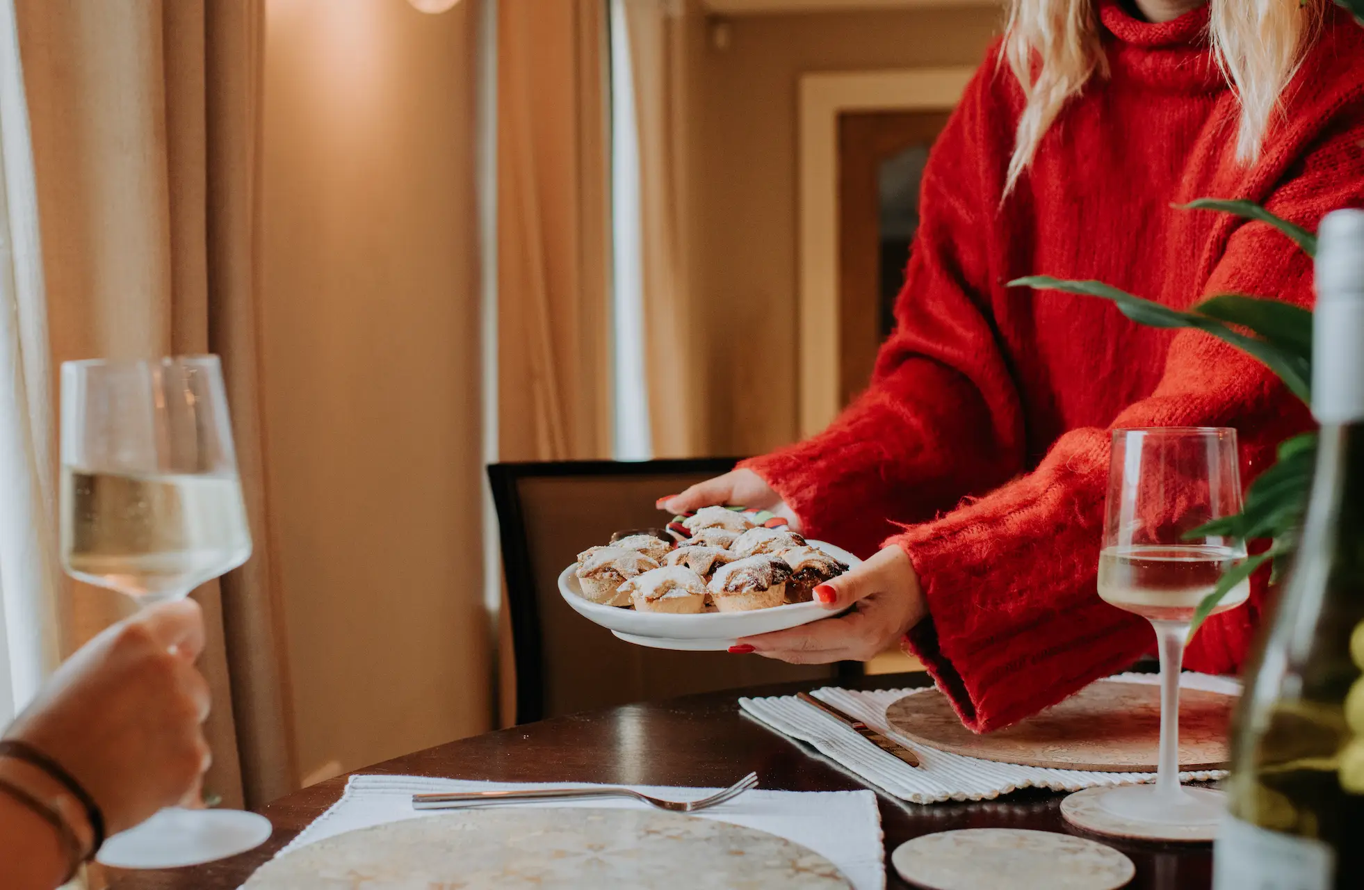 Some users agreed that the woman was right to charge her guests (Getty Stock Images)