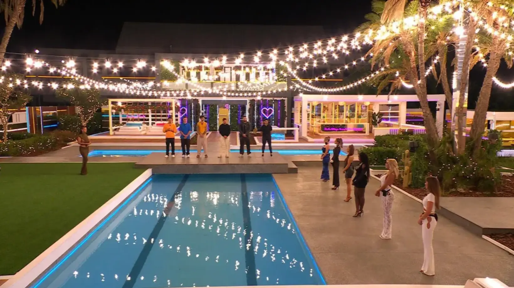 The public decided which contestants will couple up.