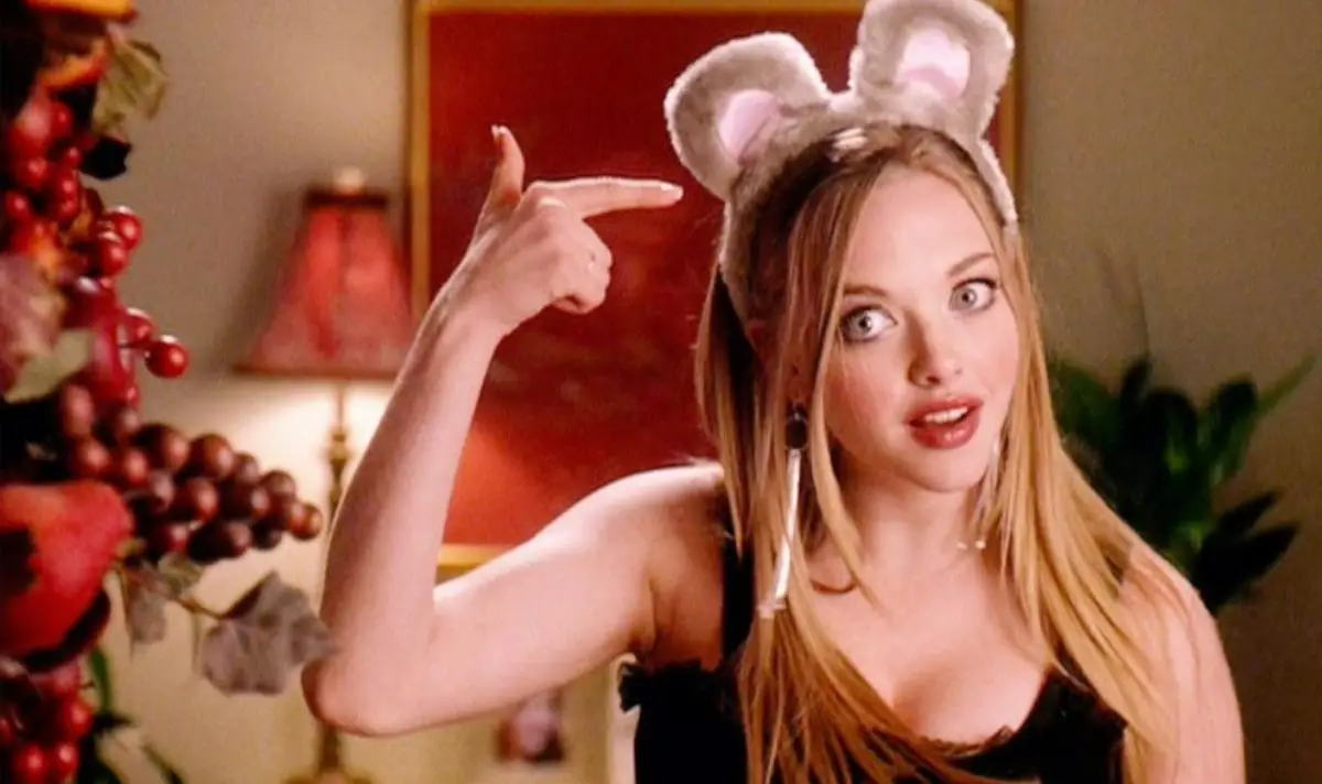 Amanda Seyfried portrayed Karen Smith in Mean Girls (Paramount Pictures)