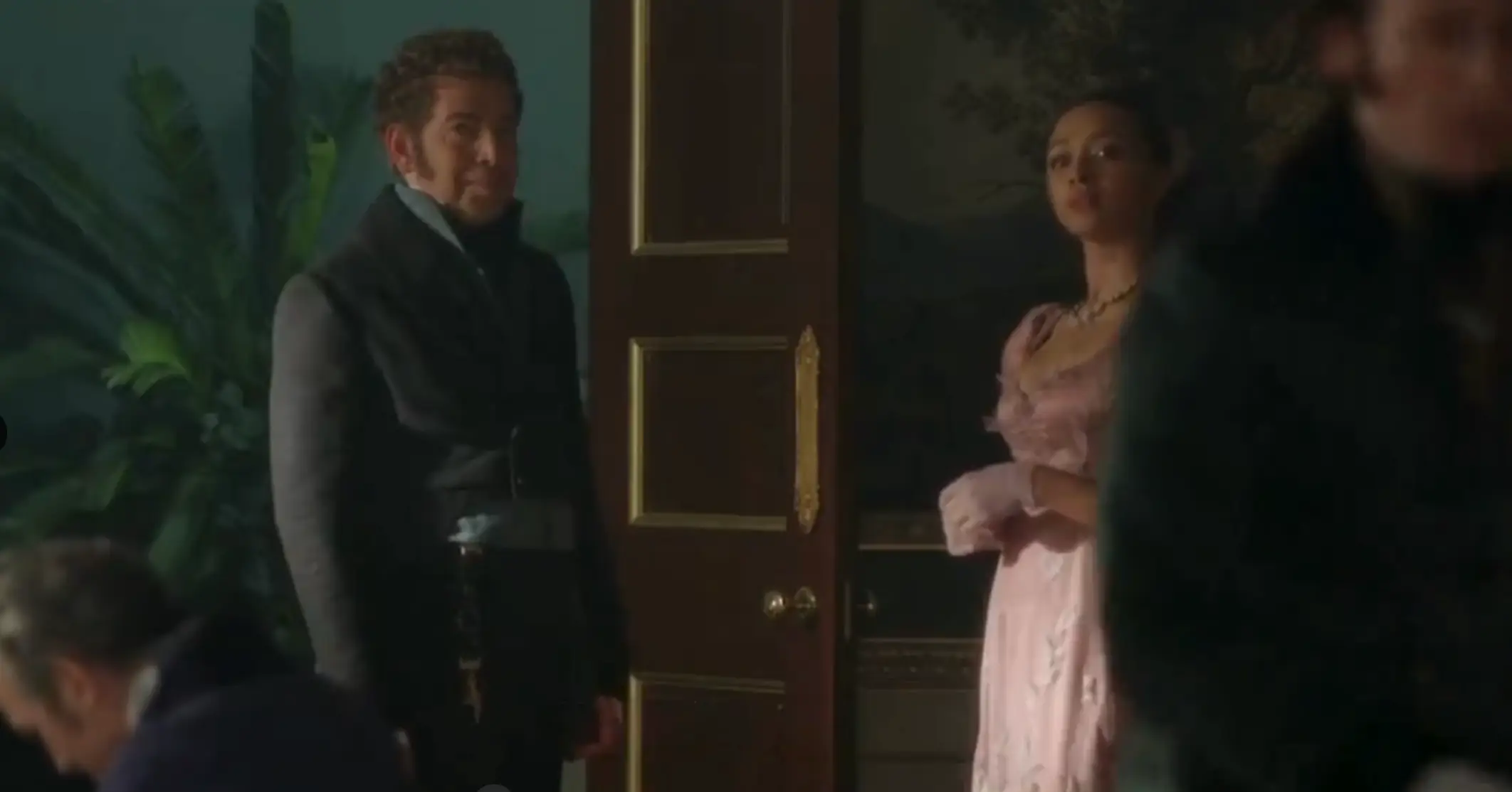 Alice Mondrich beckons her husband Will over in the same way. (Netflix)