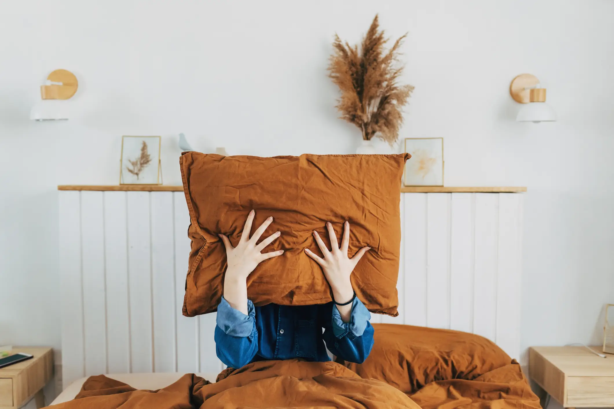 Fitful sleep isn't good either (Kseniya Ovchinnikova/Getty Stock)