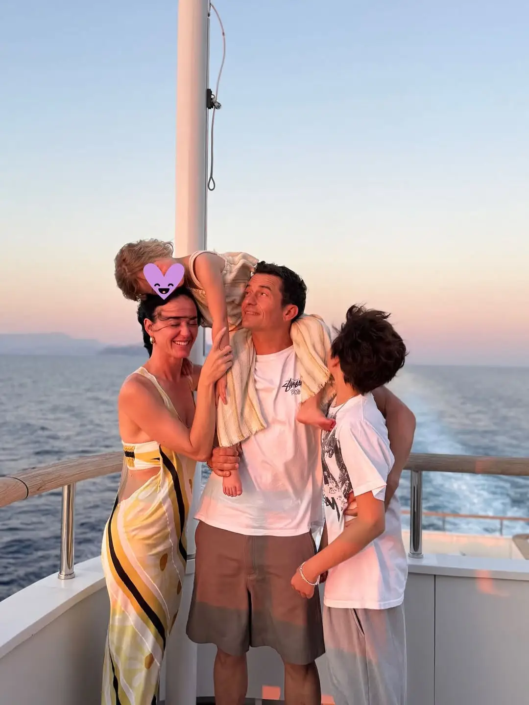 Katy Perry and Orlando Bloom also hide their daughter's face with emojis (Instagram/@orlandobloom)