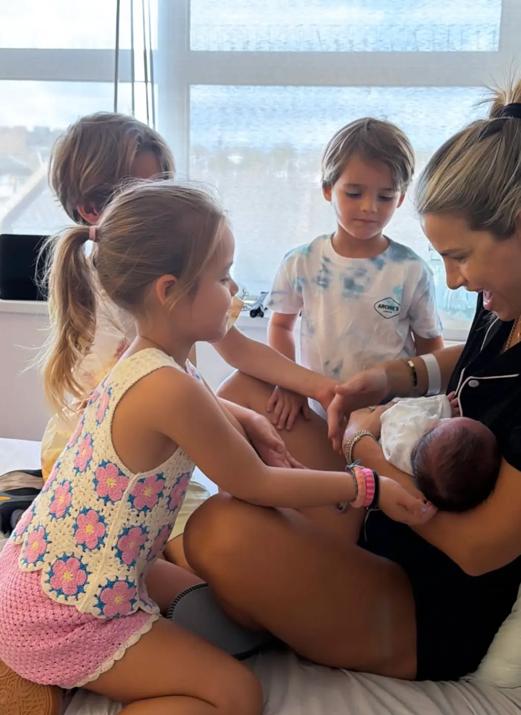 Spencer and Vogue's eldest children met their new sibling last week (Instagram/@voguewilliams)