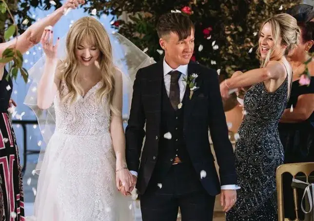 Zoe Clifton and Jenna Robinson (E4)