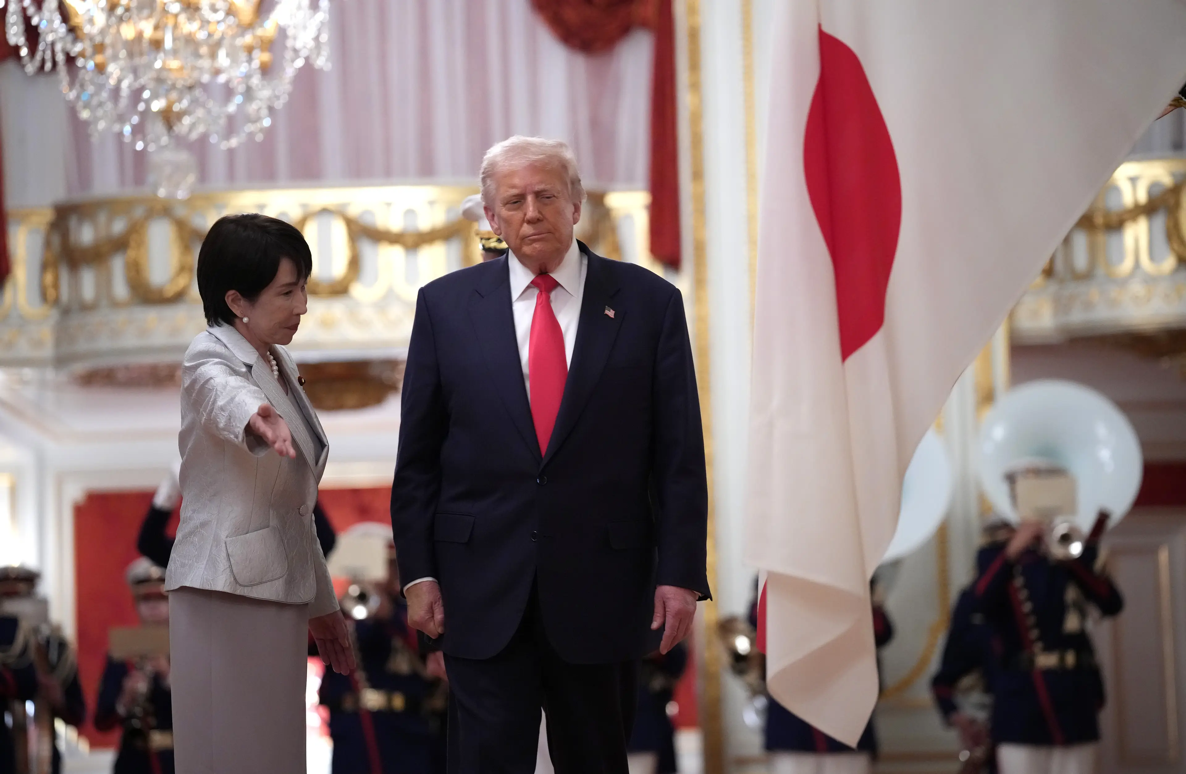 The Japanese PM seemingly had to show Trump the right way to go (Andrew Harnik/Getty Images)