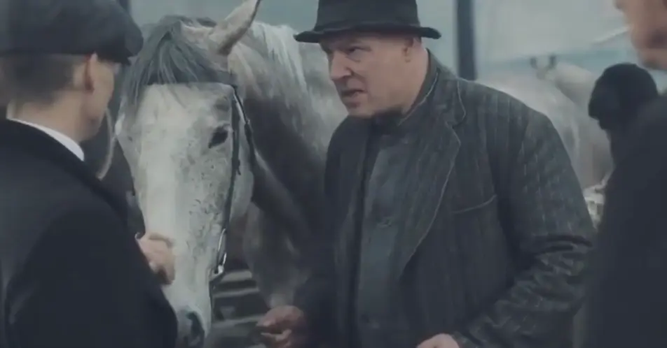 Curly was played by Ian Peck. (