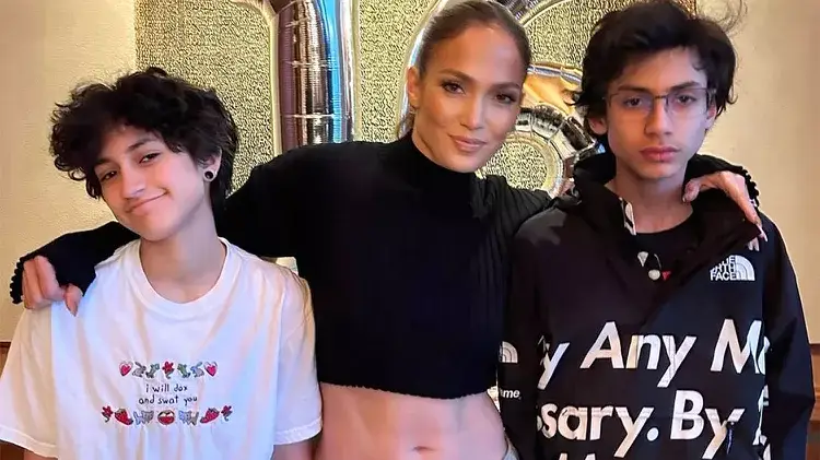Instagram/@jlo