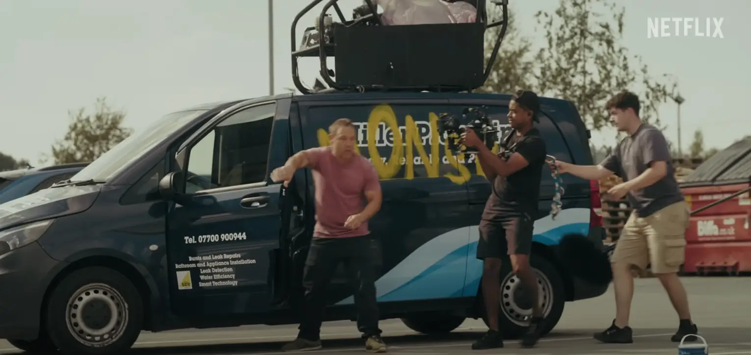 The rigged-up van as Eddie gets his screwdriver out to open the tin of paint (Netflix)