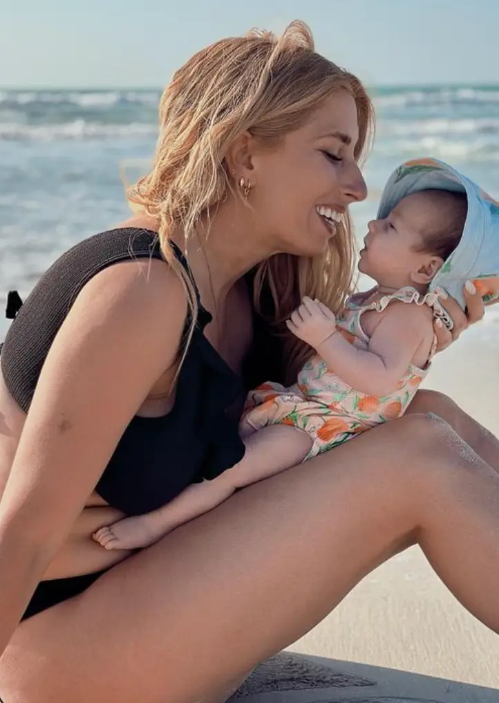 Fans have commented on how ‘refreshing’ it is to see an unfiltered body on social media.