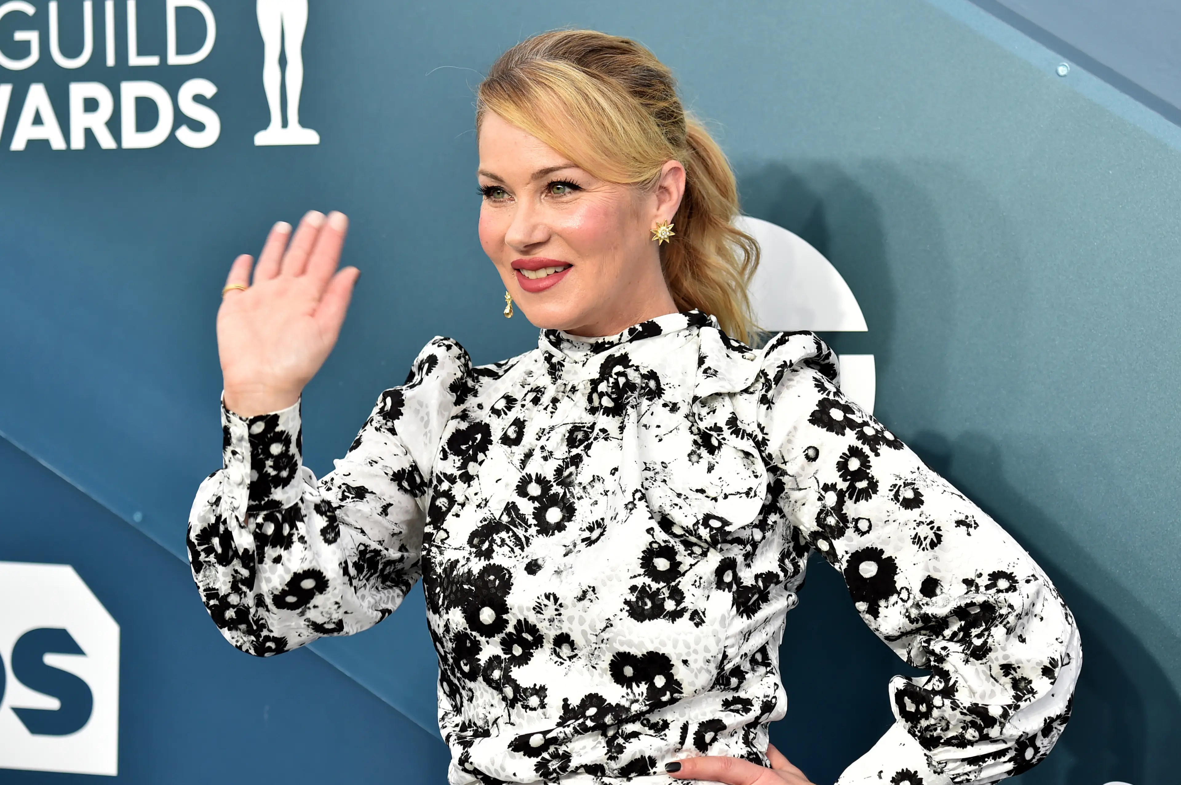 Christina Applegate noticed odd symptoms such as balance issues, shaky hands and numb toes prior to her MS diagnosis (Jeff Kravitz/FilmMagic)