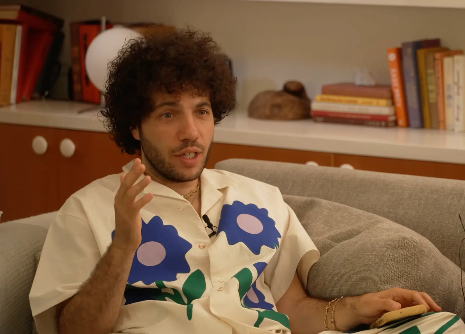 Benny Blanco has spoken out about his hygiene after that 'dirty feet' photo (YouTube/@friendskeepsecrets)