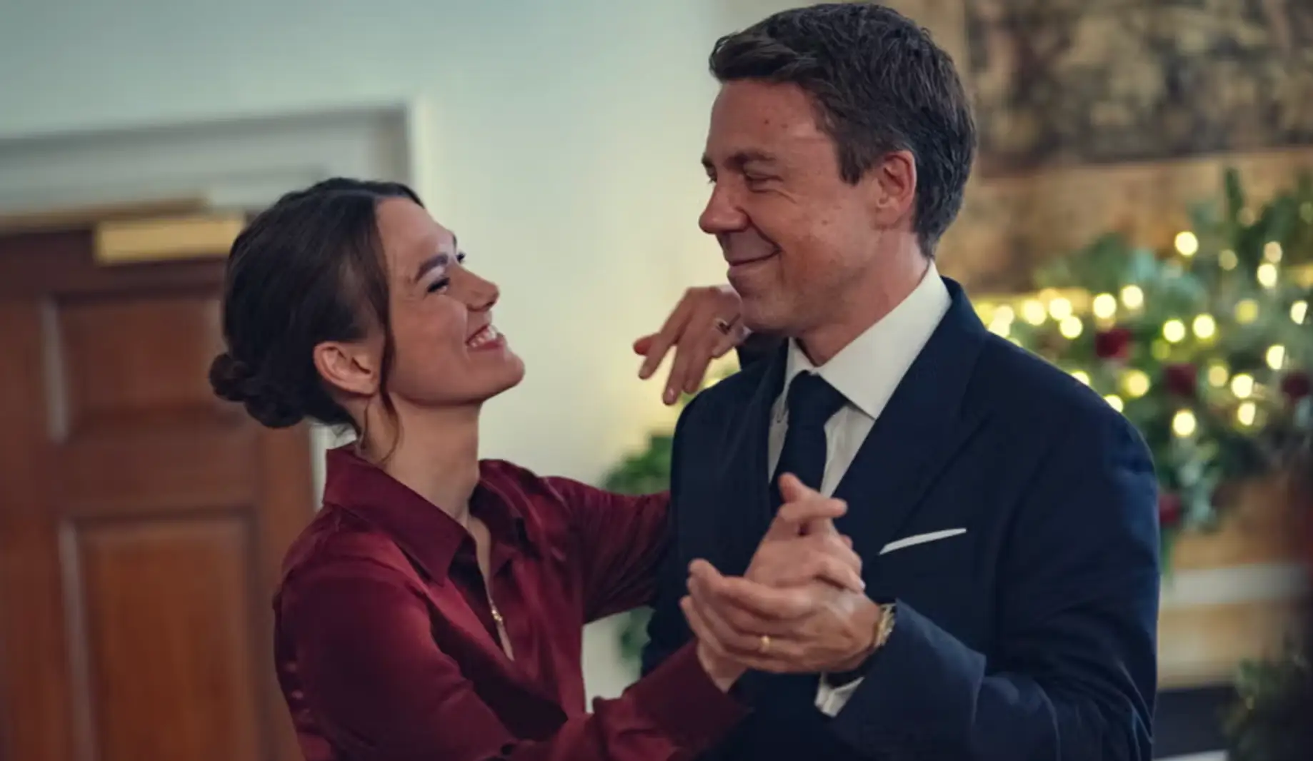 Helen is actually a spy (Netflix)