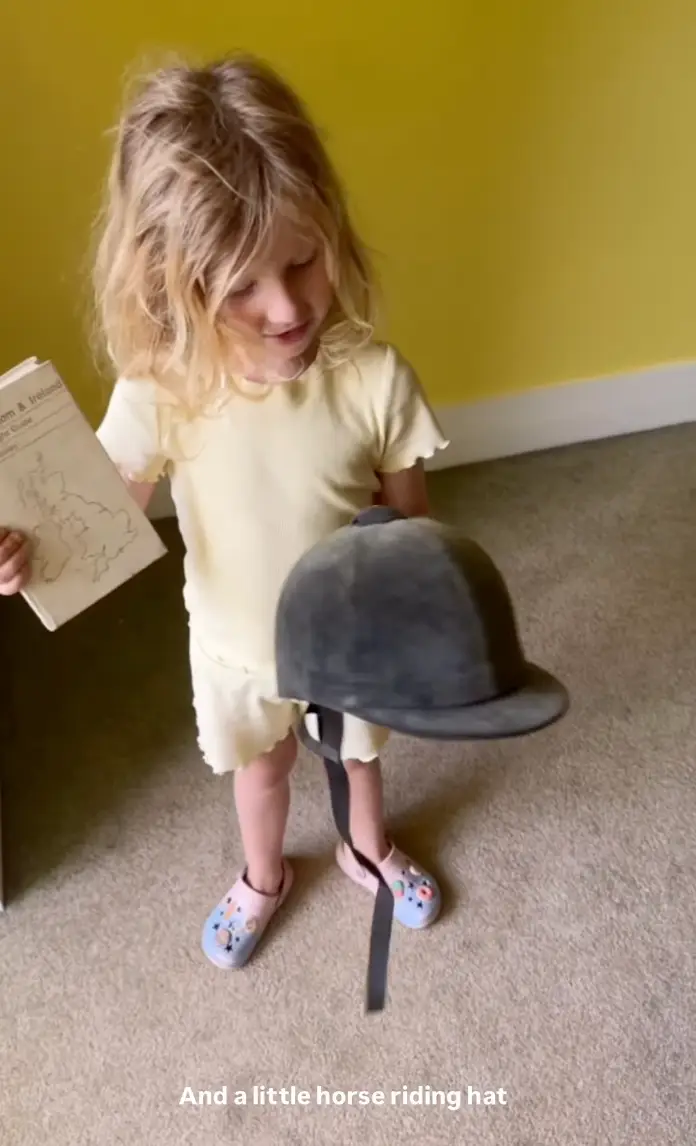 Her daughter discovered an old book and a horse riding hat (Instagram/@staceysolomon)