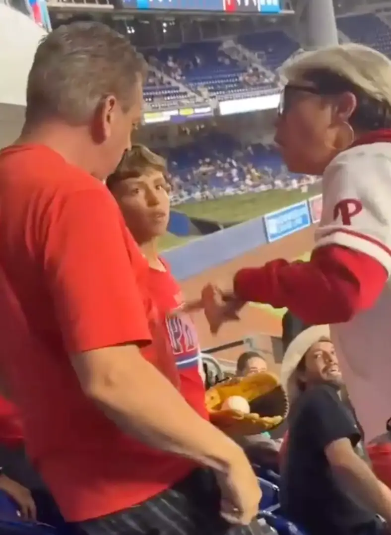 And now, one company have offered the woman a cash reward if she returns the ball (X/@irenekazakos)