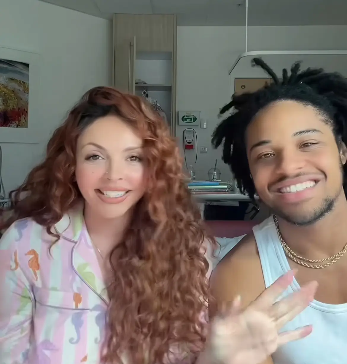 The pair smiled as they revealed the 'amazing news' (Instagram/@jesynelson)