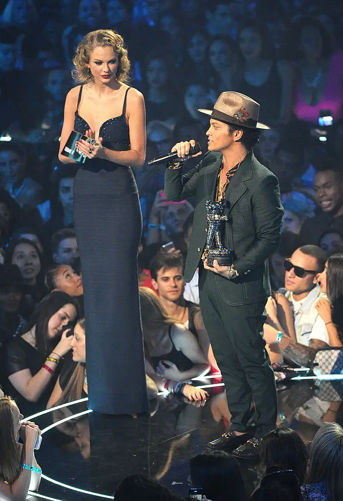 Taylor and Bruno Mars at the 2013 MTV Video Music Awards (Michael Loccisano / Staff / Getty Images)
