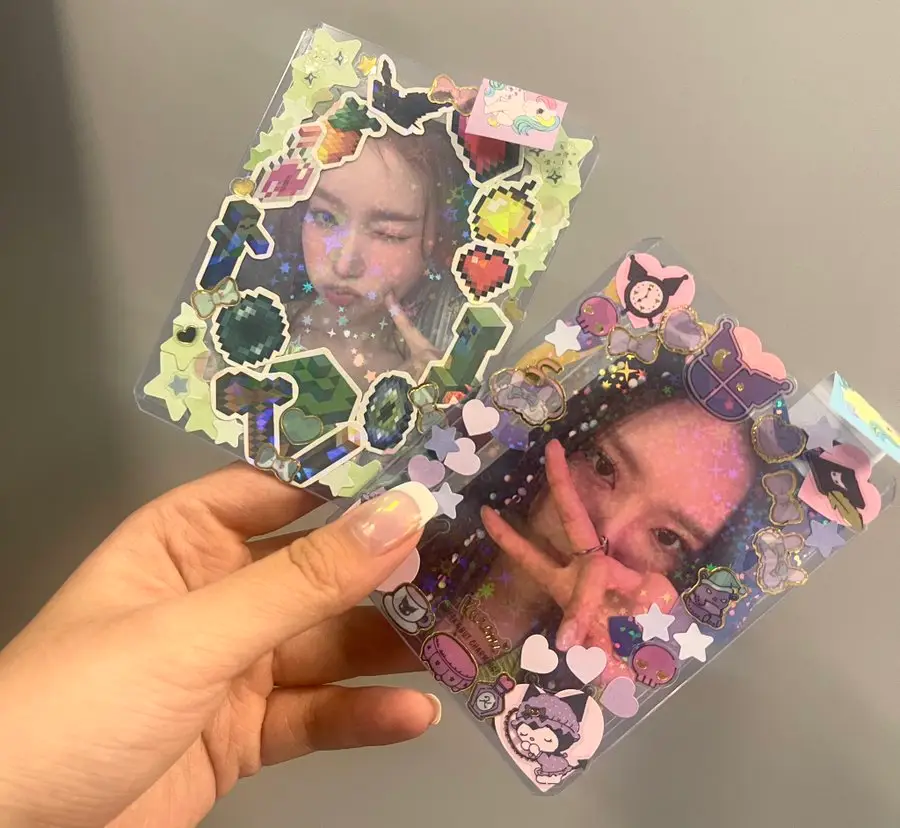 These two framed photos were placed on her desk. (X/@qnoodledoodles)