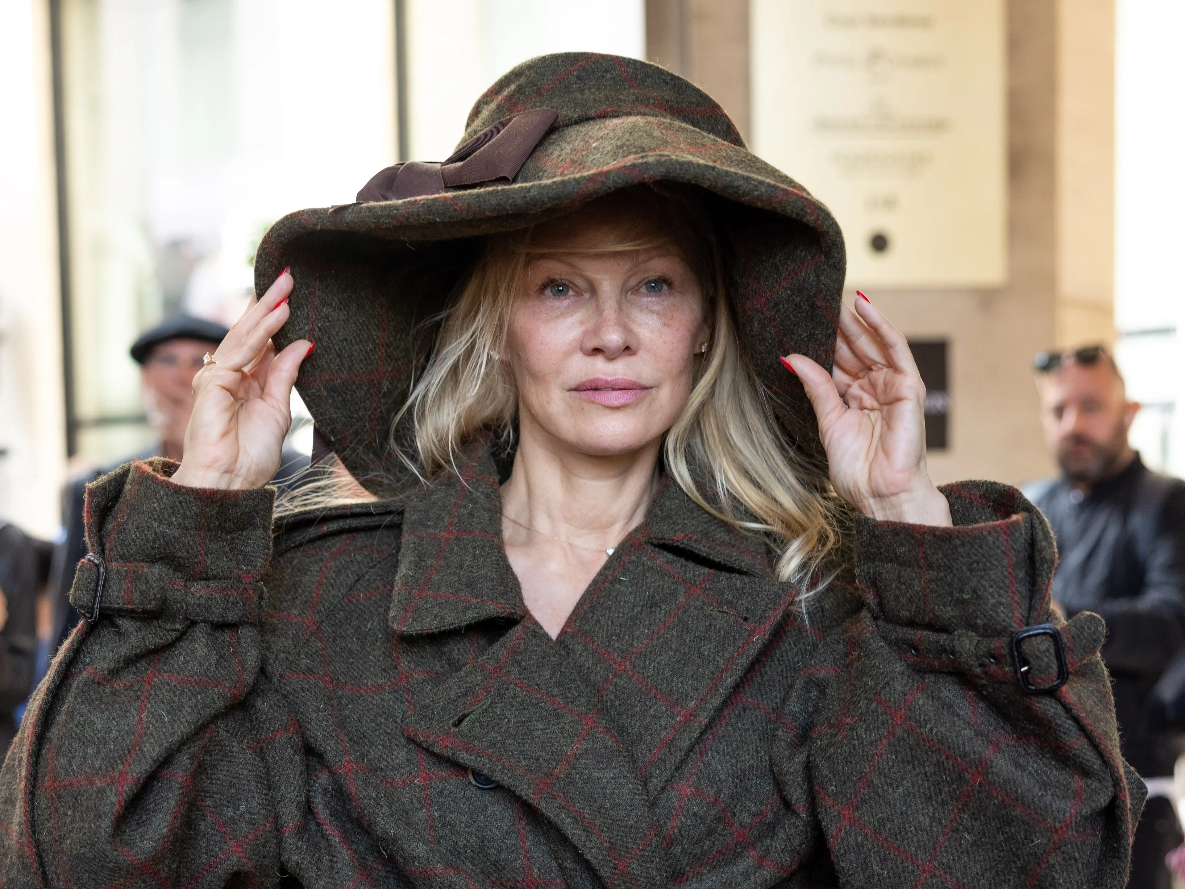 Anderson first went makeup-free at Paris Fashion Week in 2023 (Arnold Jerocki/Getty Images)