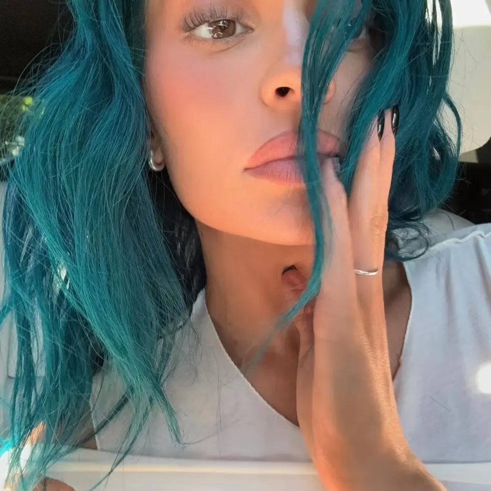 The teal hair is BACK (Instagram/@kyliejenner)