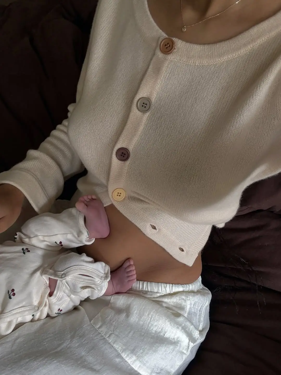 The mother-of-four shared a photo of her family's latest addition online (Instagram/@naraaziza)