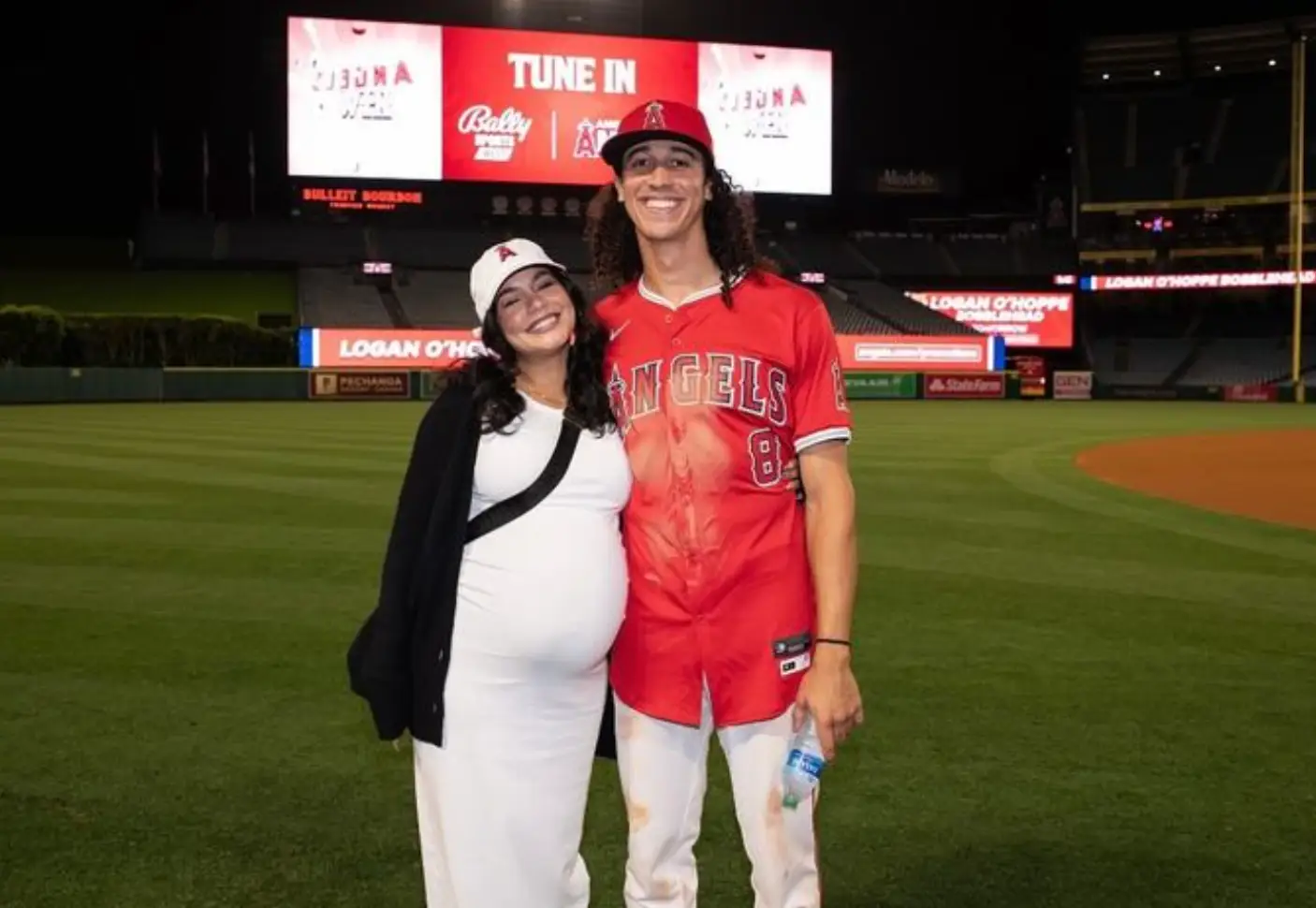 Vanessa is expecting her first child later this year. (Instagram/@vanessahudgens)