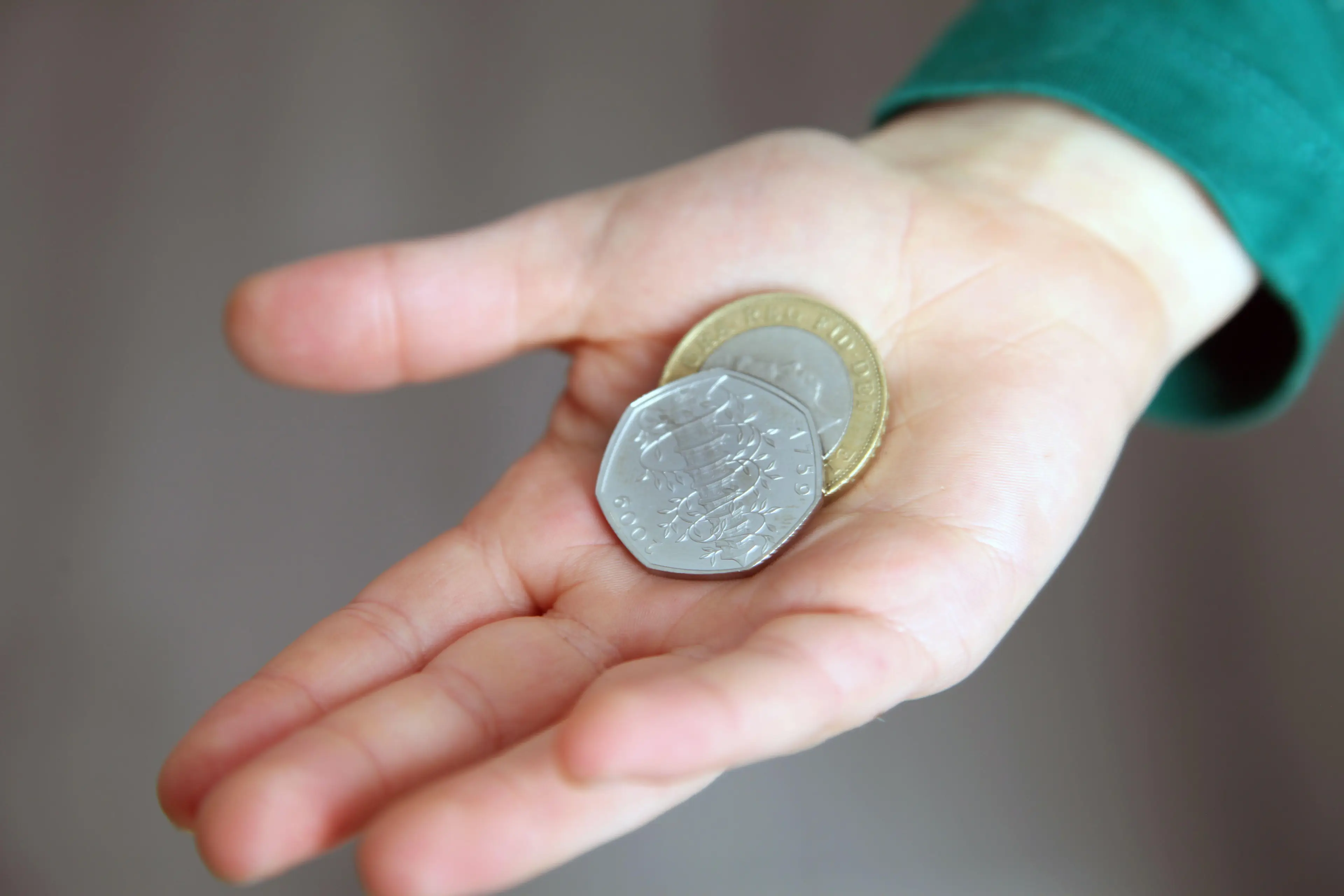 The mum wrote that she couldn't afford the £2.50 to send her five-year-old daughter to a school disco.