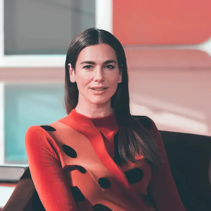 Dua Lipa looked very recognisable.