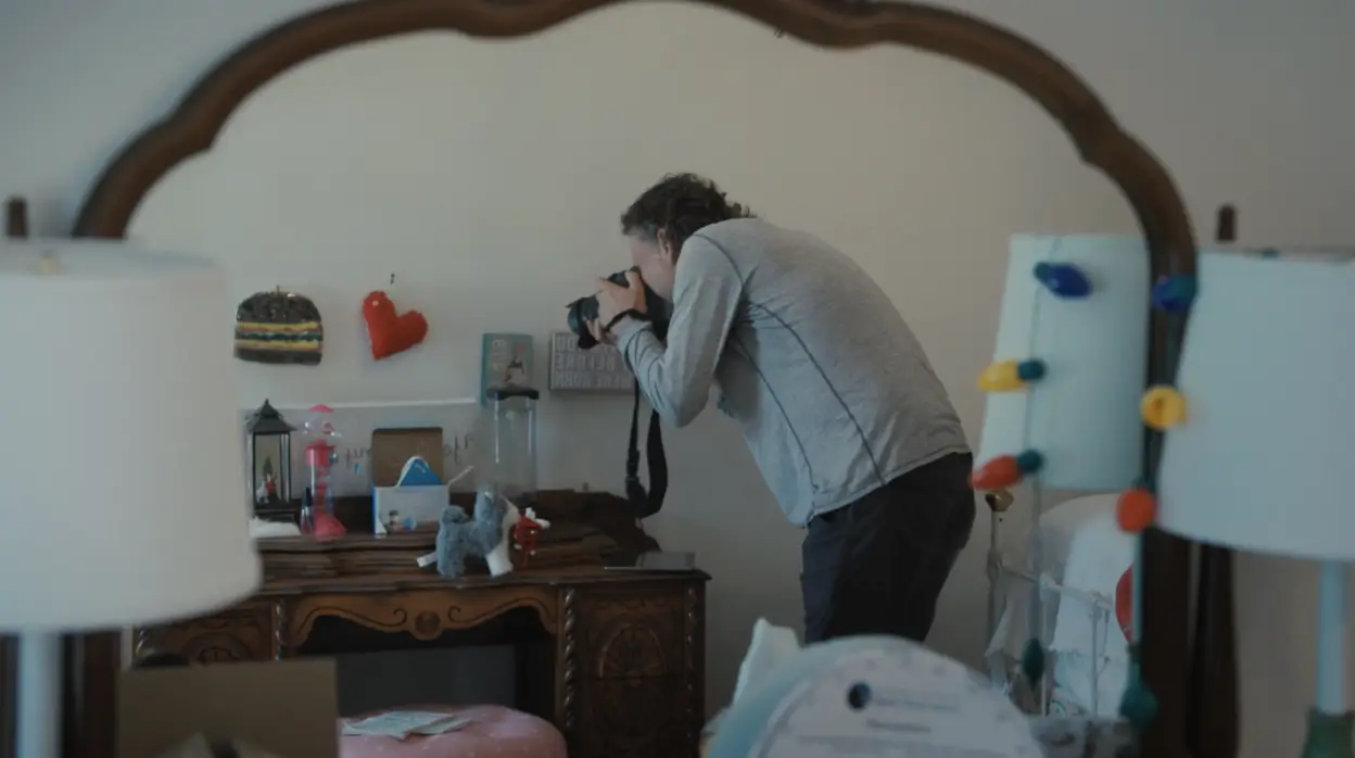 Hartman and Bopp took pictures of Hallie's bedroom (Netflix)