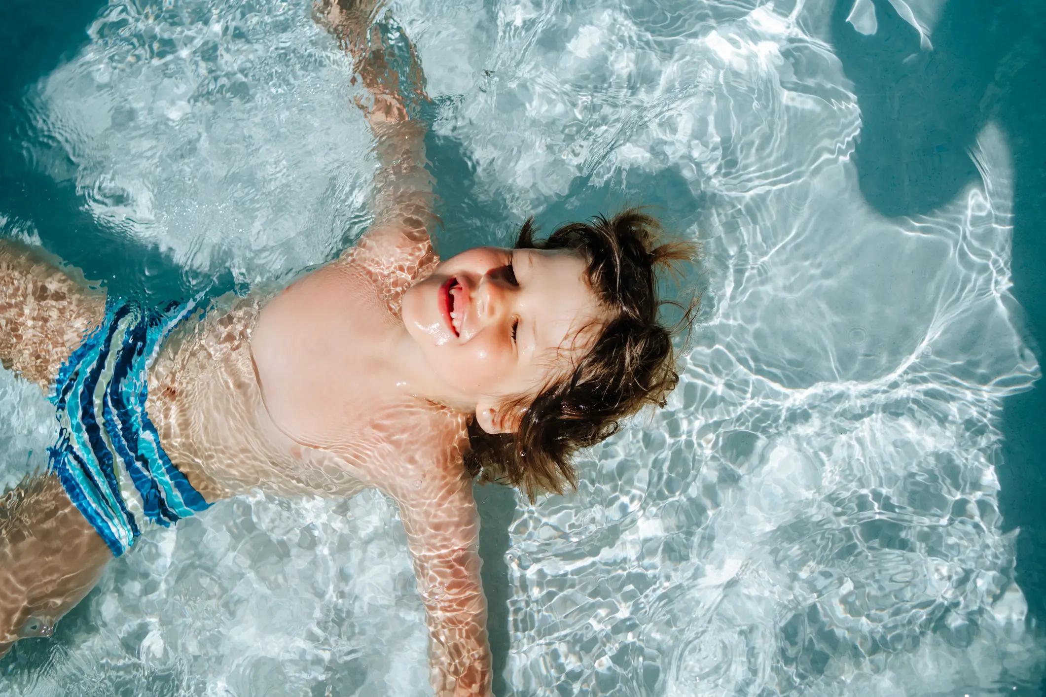 The usual method of draping a towel over a child's shoulders can be unsafe. (Getty Stock Image)