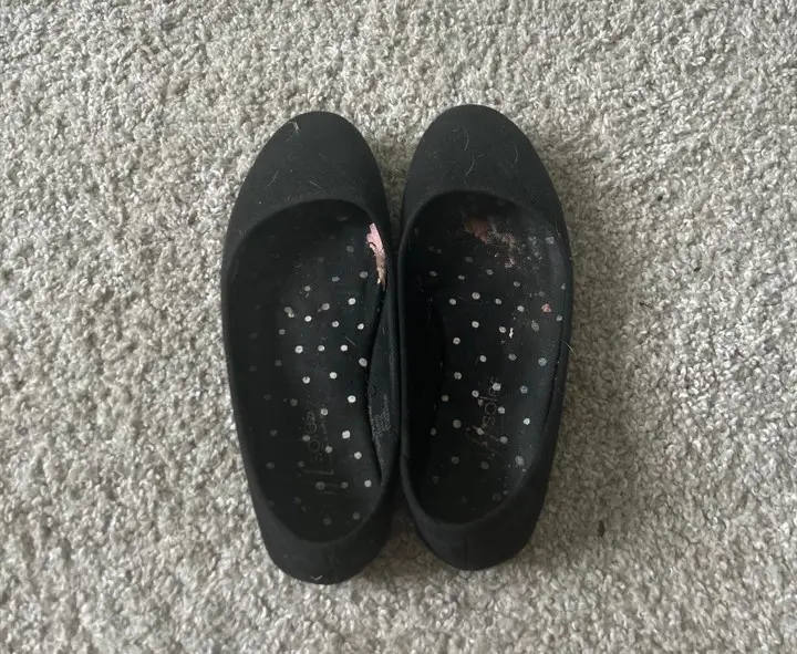 A 15-year-old girl's ballet pumps broke her school's uniform policy.