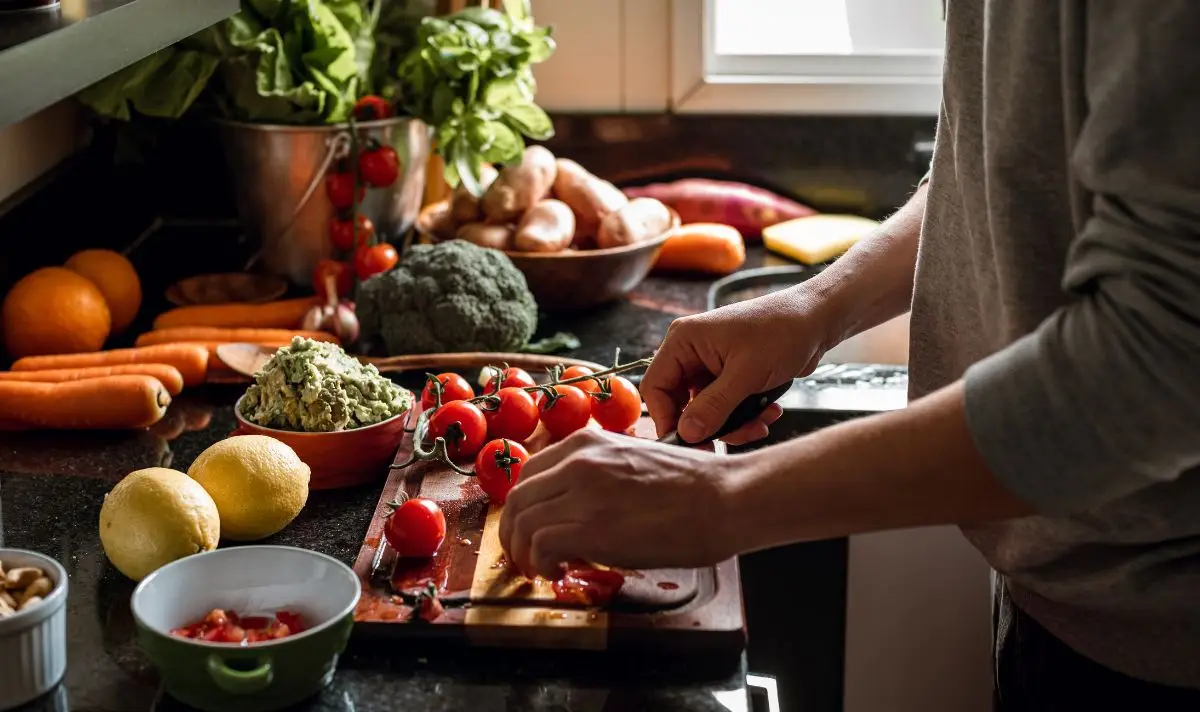 The NHS advises you eat to a well-balanced diet rather than a trend (Getty Stock Image)