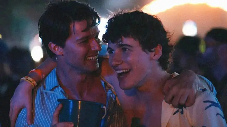 Patrick Schwarzenegger and Sam Nivola play brothers Saxon and Lochlan in The White Lotus (HBO)