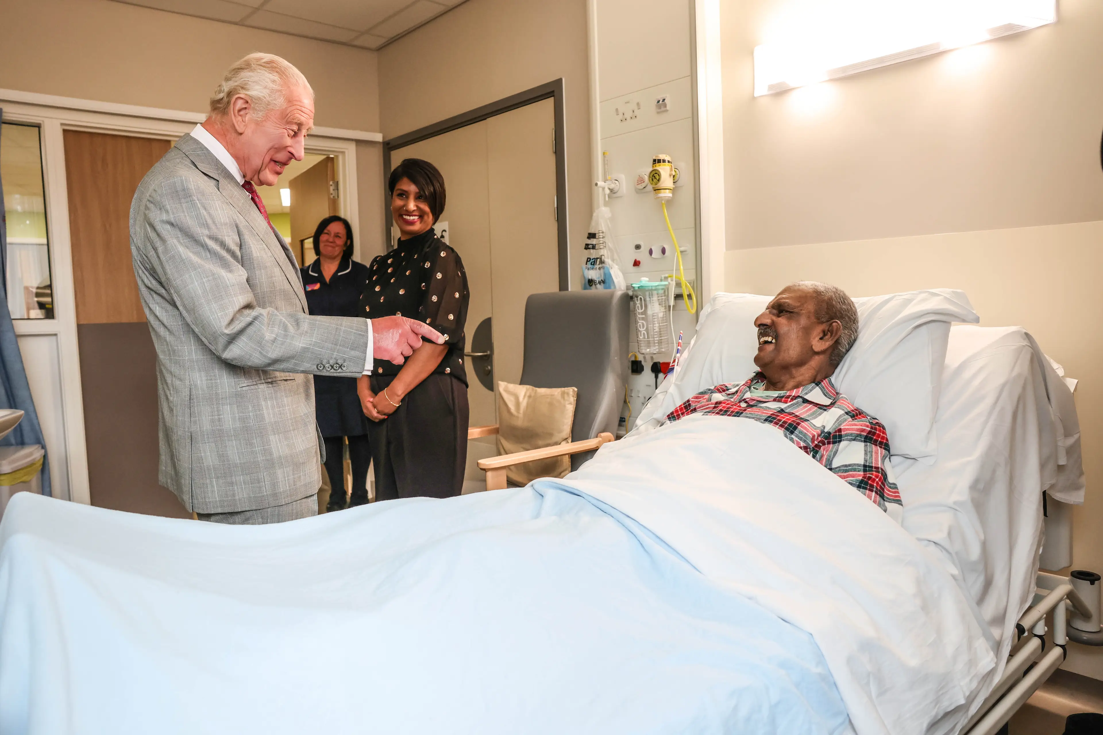 King Charles III spoke with prostate cancer patient Matthew Shinda during his visit to officially open the new Midland Metropolitan University Hospital in Birmingham (PA)