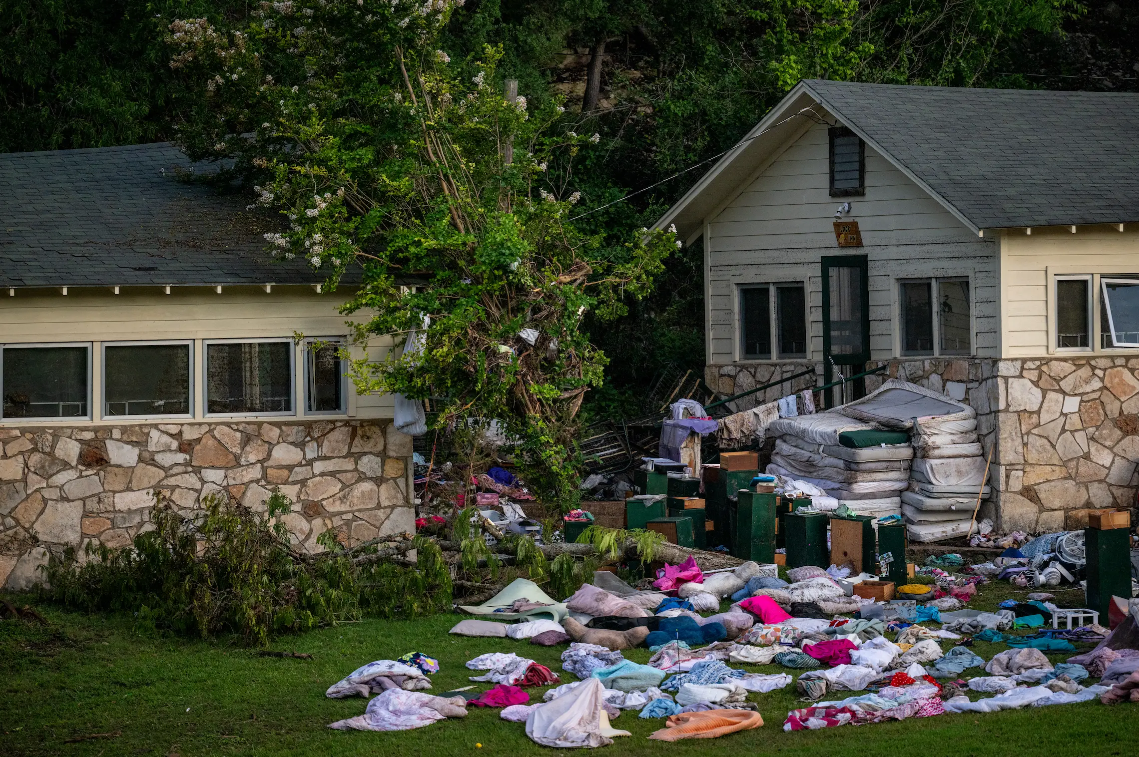 The death toll has risen to 100+ (Brandon Bell/Getty Images)