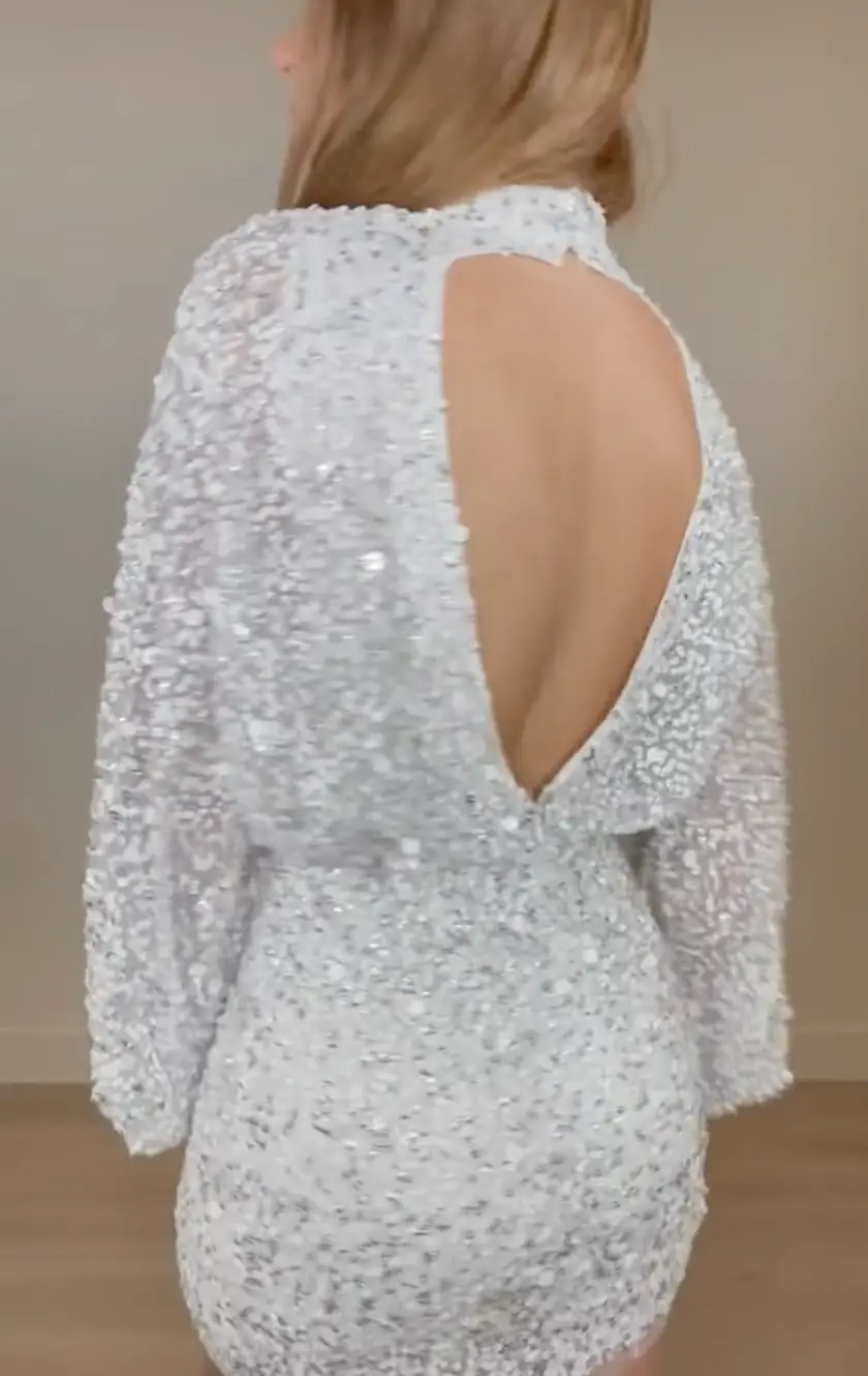 Voila, the perfect backless bra hack. (