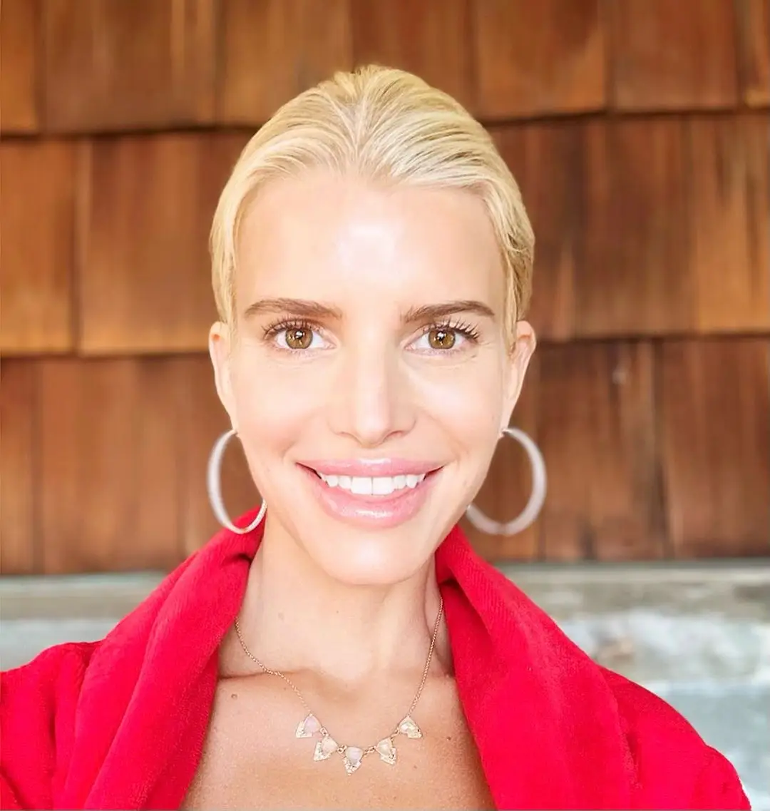 Jessica's teeth certainly look nice and white (Instagram/@jessicasimpson)