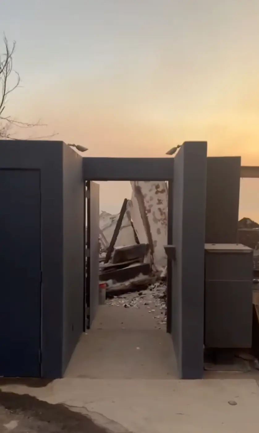 All that remained of the star's home was a couple of concrete walls (Instagram/@parishilton)